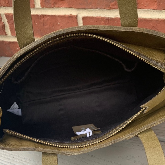 Madewell Zip-Top Transport Crossbody Bag with Stripe - Picture 9 of 11